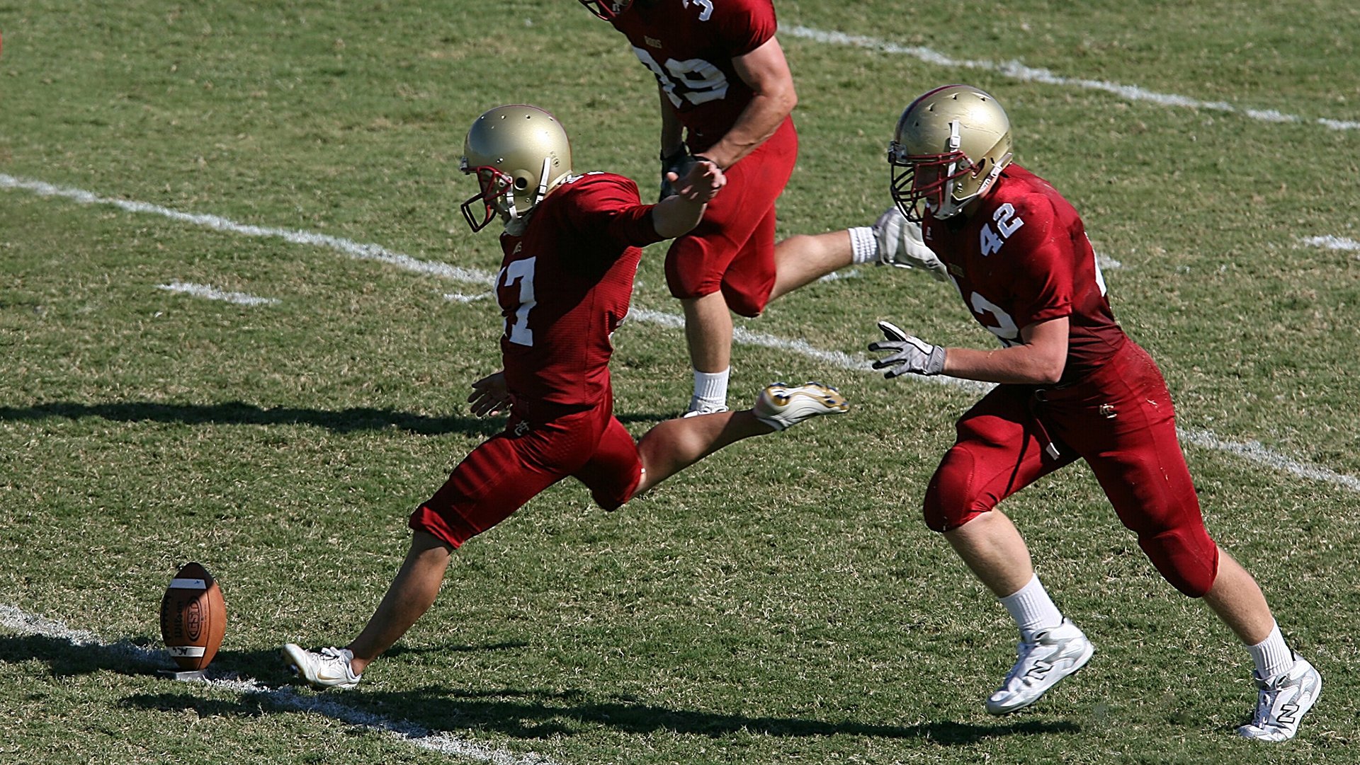 五大联赛是否在高控阶段主动拉宽站位分散防守,五大联赛停摆