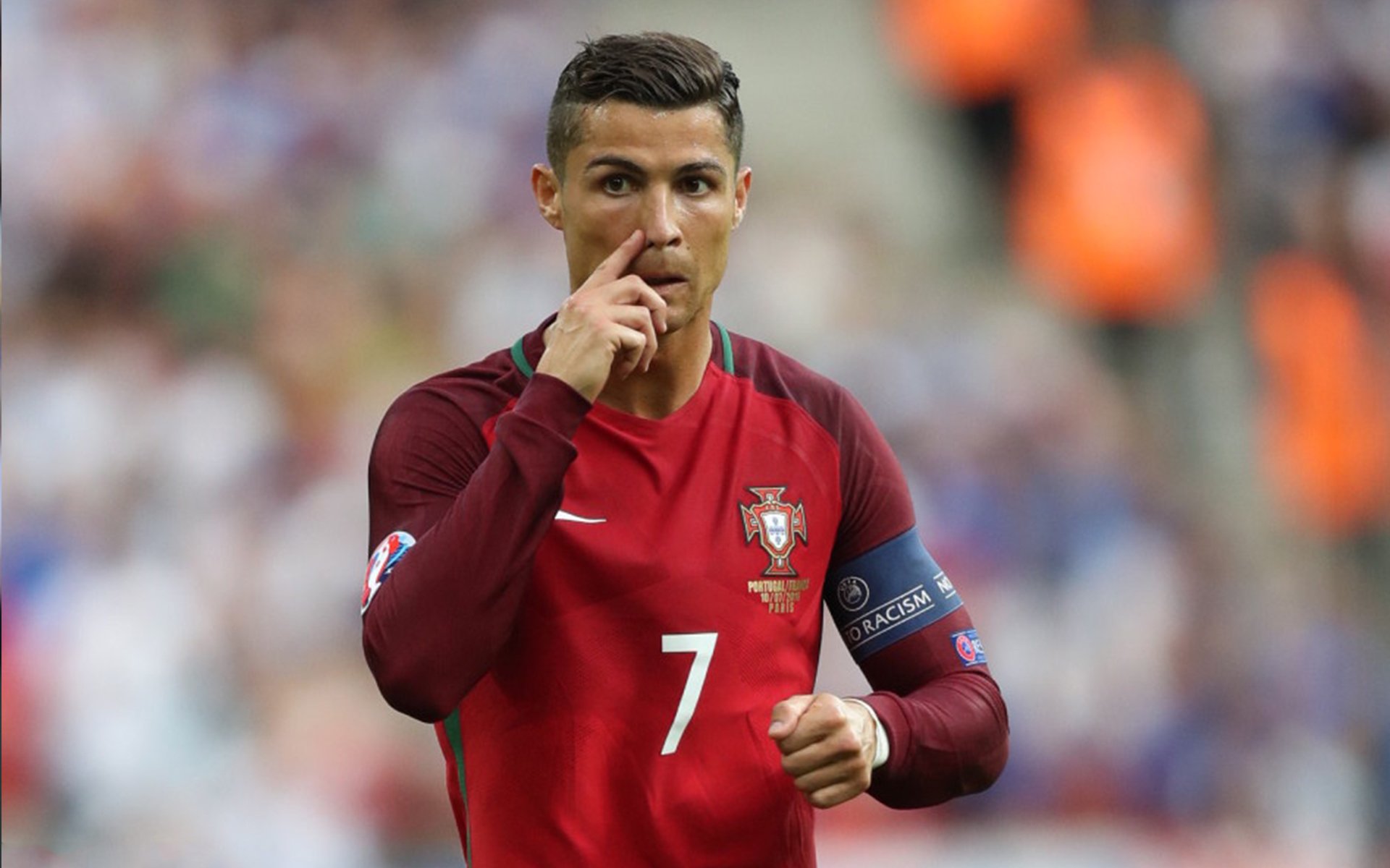 球员平均年龄约23.5岁，年轻阵容为主，足球球员平均年龄