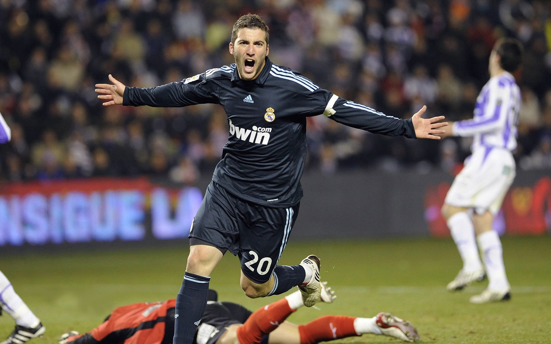 拉斐尔·纳达尔宣布退役，结束辉煌职业生涯，拉斐尔纳达尔是哪里人