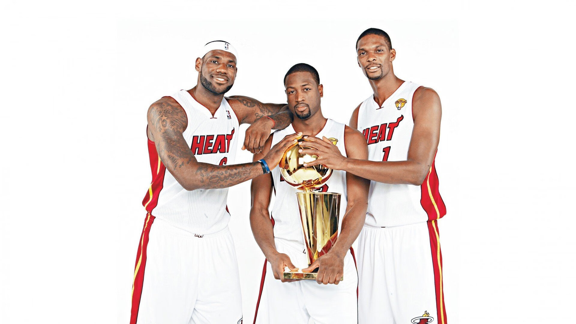 火箭球员带队参观航天城，拓展少年科学视野，火箭展厅